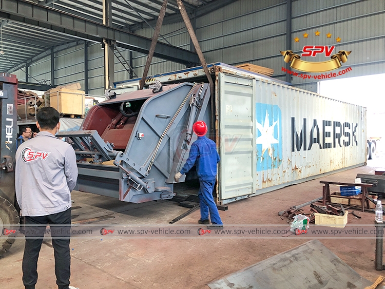 8 CBM Garbage Compactor Body - Loading into Container 2